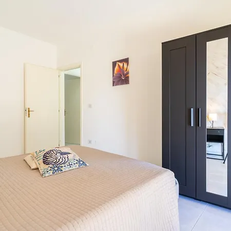 Spazioso Bicamere Fronte Mare *