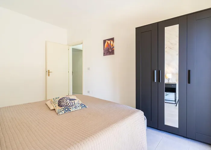 Spazioso Bicamere Fronte Mare *